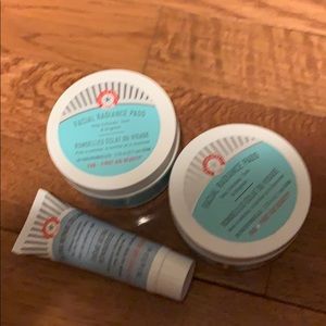 First Aid Beauty Bundle - Facial Radiance Pads